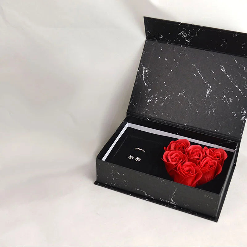 Romantic Jewelry Box with Flowers – Elegant Gift Packaging